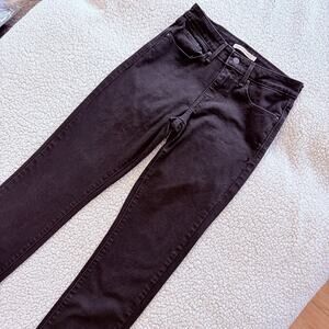 Levi's Women's‎ Size 4 Classic Mid Rise Skinny Jeans Black EUC
